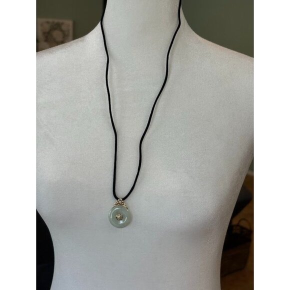 Vintage 14K Yellow Gold Green Jade Jadeite Pendant Necklace Black Silk Cord - Picture 2 of 7